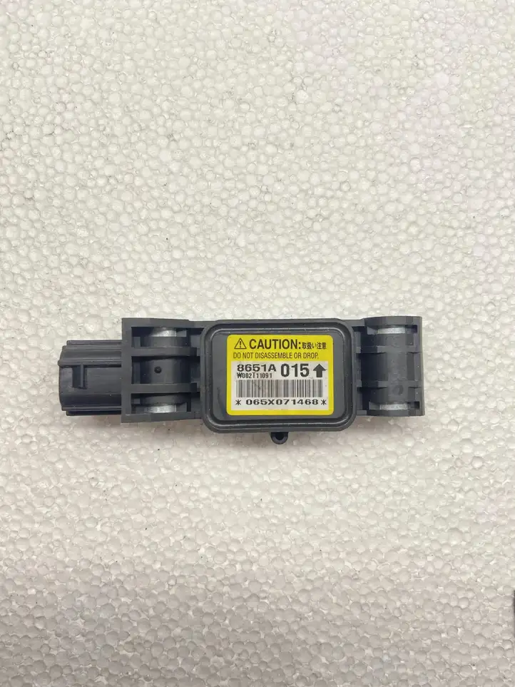 Mitsubishi Grandis (2003 - 2012) 8651A015 Датчик удара SRS — фото 1