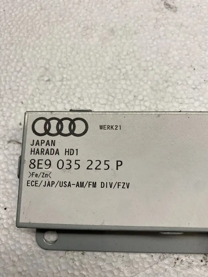 Audi A4 S4 B6 8E 8H (2000 - 2006) 8E9035225P Усилитель антенны — фото 4