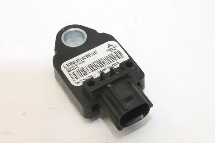 Mitsubishi Outlander (2007 - 2012) 8651A143 Датчик удара SRS — фото 2