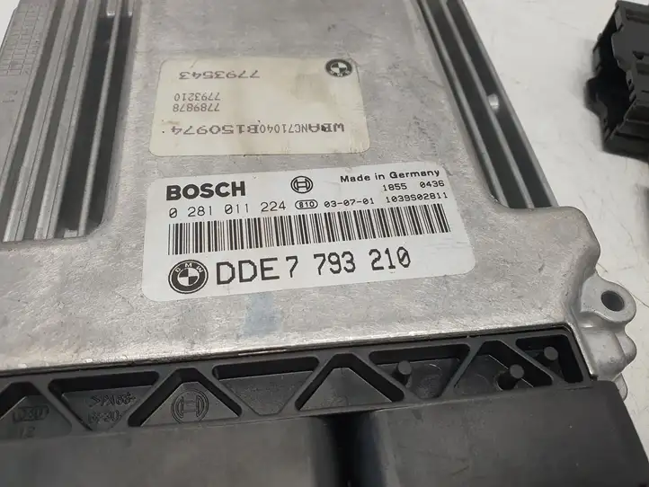 BMW 5 E60 E61 (2004 - 2010)  7793210 Комплект зажигания