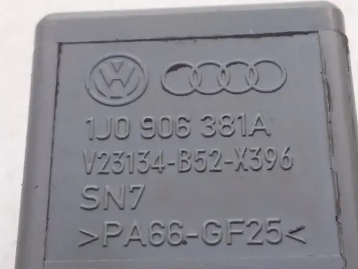 Volkswagen Transporter - Caravelle T5 (2003 - 2009) 1J0906381A Реле аварийных фонарей — фото 3