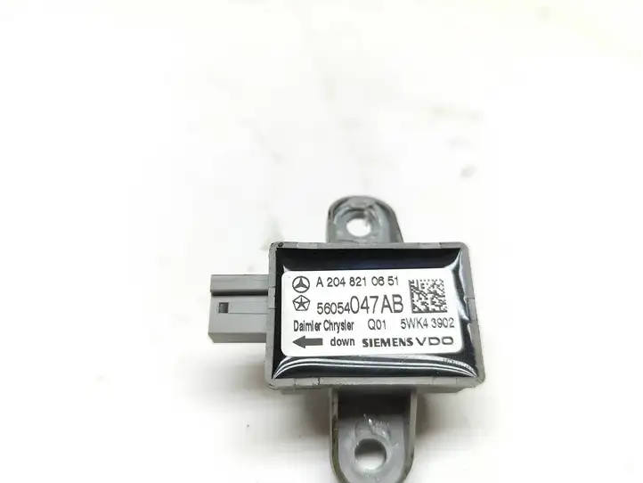 Mercedes-Benz C W204 (2007 - 2014) A2048210651 Датчик удара SRS — фото 3