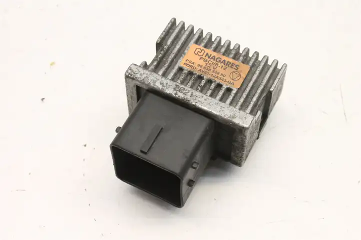 Jaguar XF X250 (2007 - 2015)  AV6112A343BA Реле аварийных фонарей