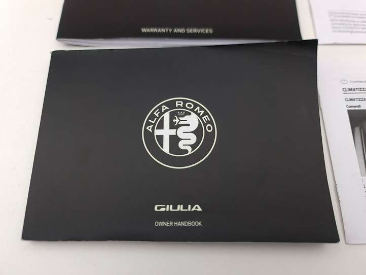 Alfa Romeo Giulia (2016 - )   Сервисная книжка