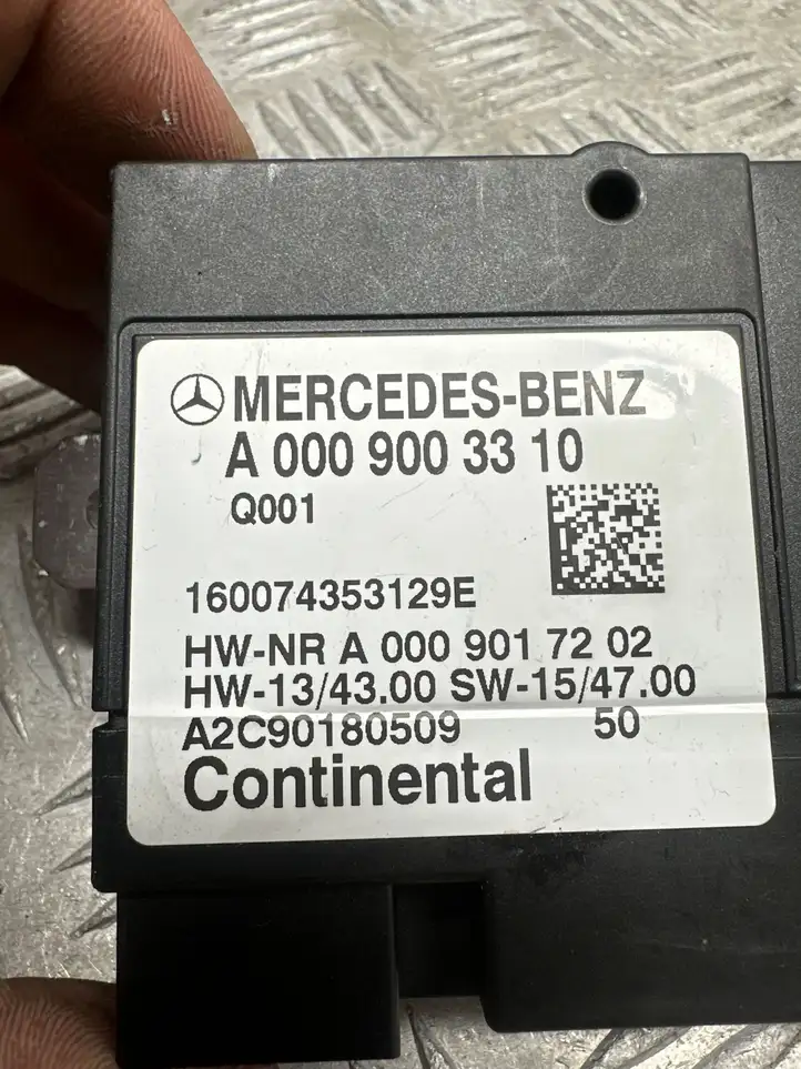 Mercedes-Benz E W213 (2016 - ) A0009003310 Блок управления топливным насосом — фото 3