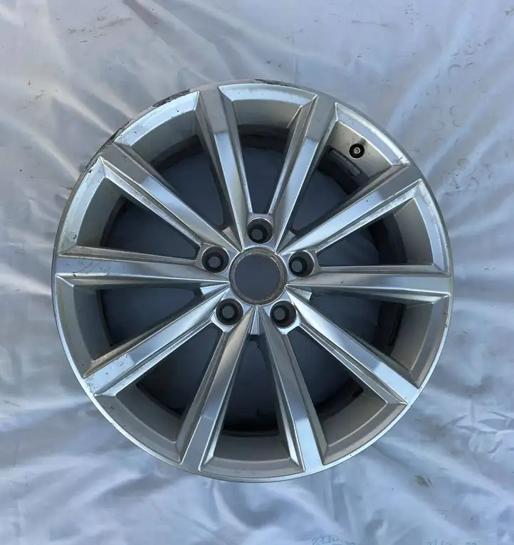 Volkswagen PASSAT B8 (2015 - ) 3C0601025D Легкосплавный колесный диск R17 — фото 1