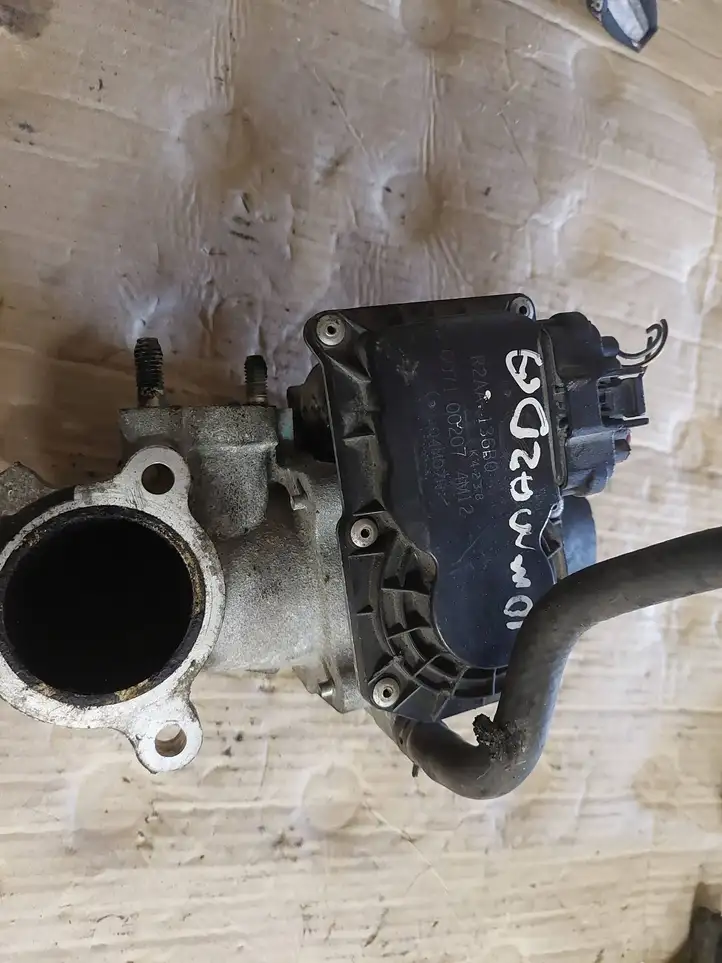 Mazda 6 (2002 - 2005) R2AA136B0 Дроссельная заслонка — фото 2
