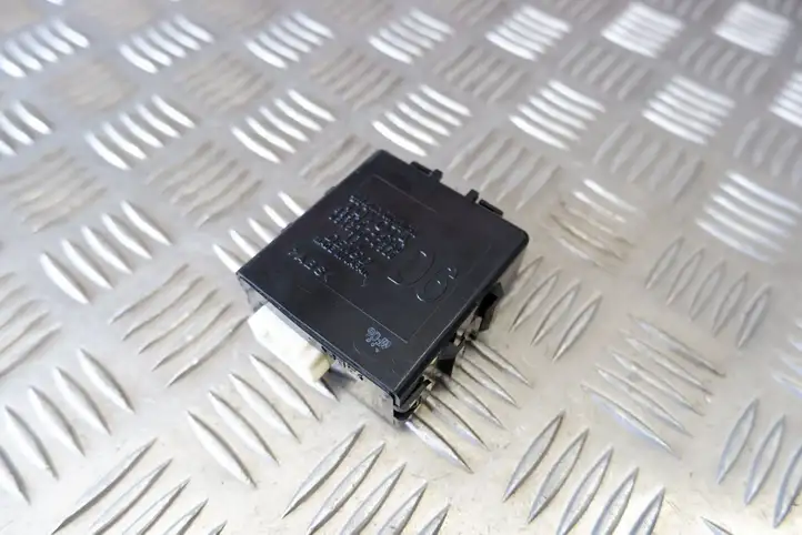 Toyota RAV 4 (XA50) (2018 - )  8597042060 Блок управления центрального замка