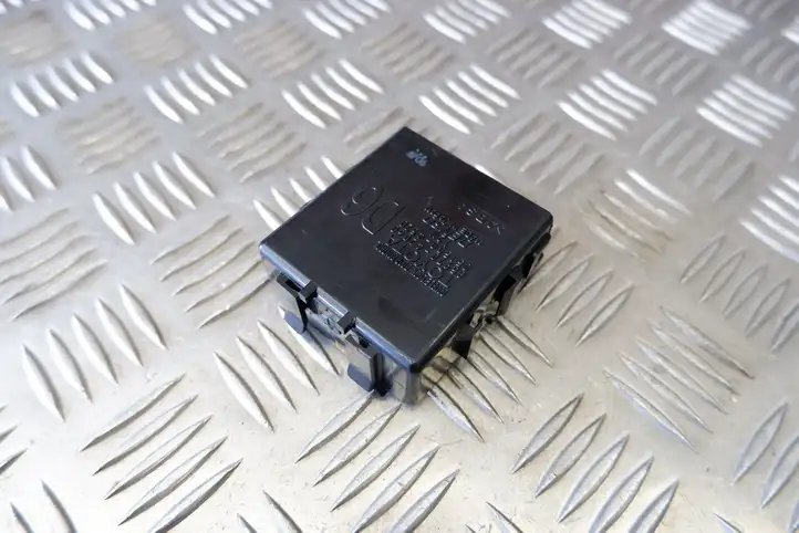 Toyota RAV 4 (XA50) (2018 - )  8597042060 Блок управления центрального замка