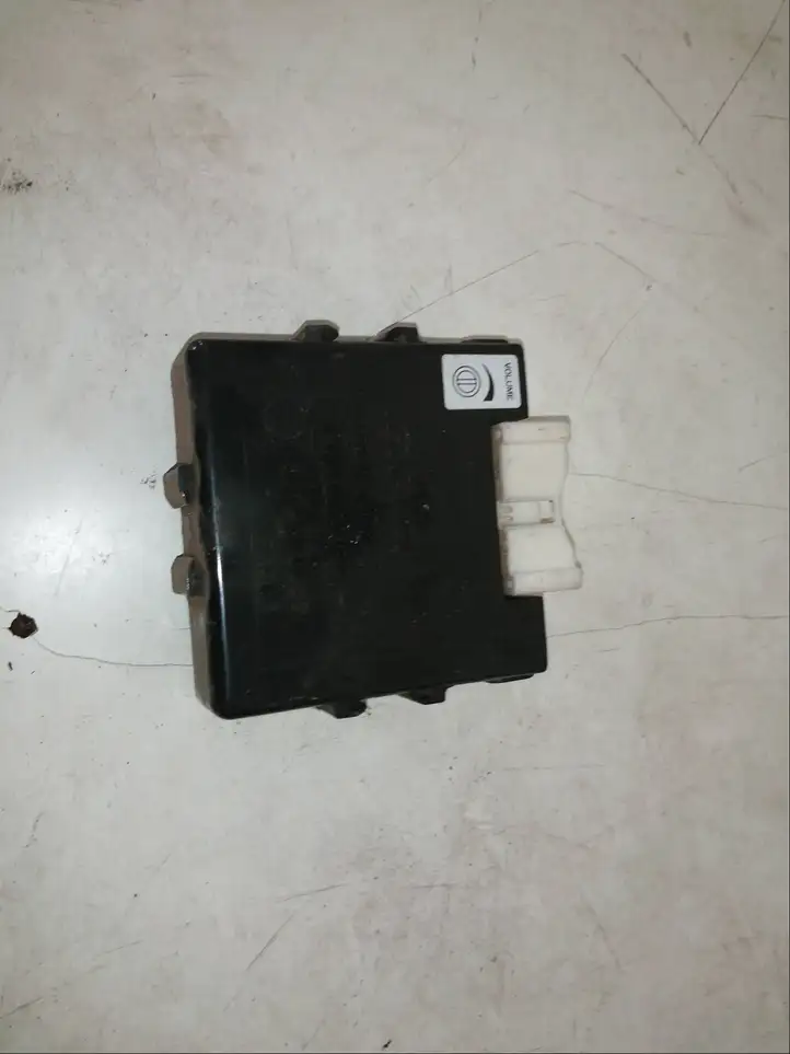 Toyota Avensis T250 (2003 - 2006) 1881002260 Блок управления парктрониками — фото 3