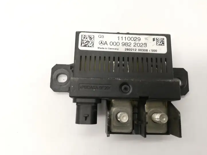 Mercedes-Benz C W204 (2007 - 2014) A0009822023 Реле аварийных фонарей — фото 1