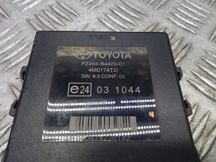 Toyota Prius (XW30) (2009 - 2015) PZ464B442001 Блок управления парктрониками — фото 4