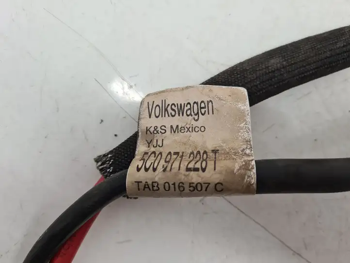 Volkswagen Beetle A5 (2011 - 2018) 5C0971228T Плюсовой провод аккумулятора — фото 2