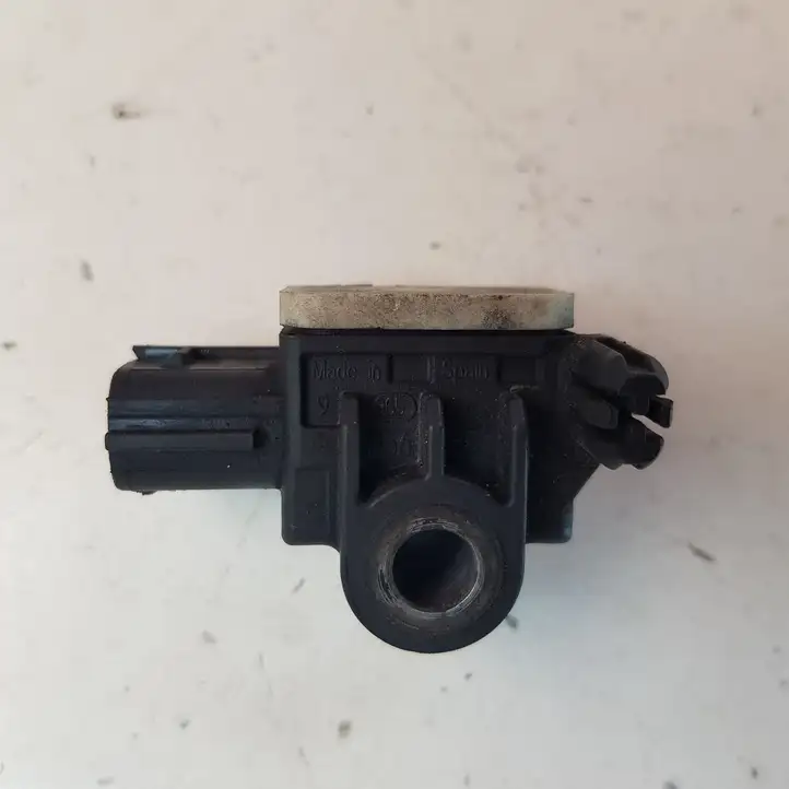 Nissan Juke I F15 (2010 - 2018) 985811LA0A Датчик удара SRS — фото 1