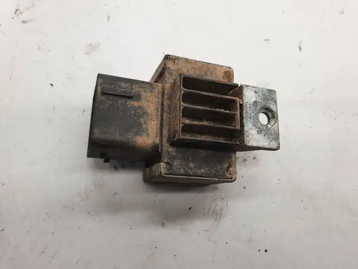 Nissan Juke I F15 (2010 - 2018)  8200859248 Реле аварийных фонарей