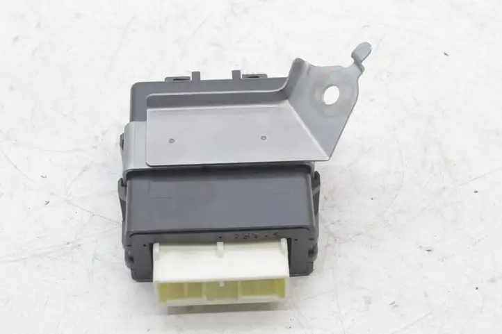 Toyota Prius+ (ZVW40) (2011 - 2018) 8594047040 Реле аварийных фонарей — фото 4
