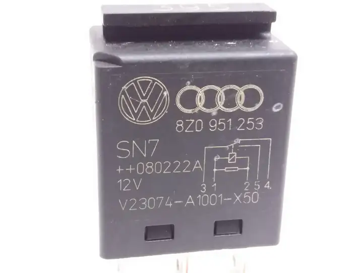 Skoda Octavia Mk2 (1Z) (2004 - 2013) 8Z0951253 Реле аварийных фонарей — фото 3