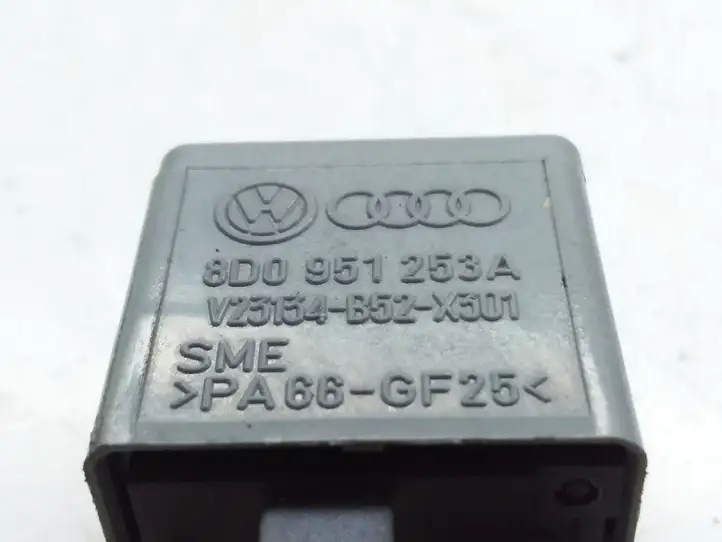 Audi A6 S6 C5 4B (2001 - 2004) V23134B52X301 Реле аварийных фонарей — фото 3
