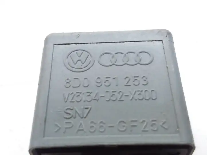 Volkswagen Golf VI (2009 - 2013) V23134J52X300 Реле аварийных фонарей — фото 3