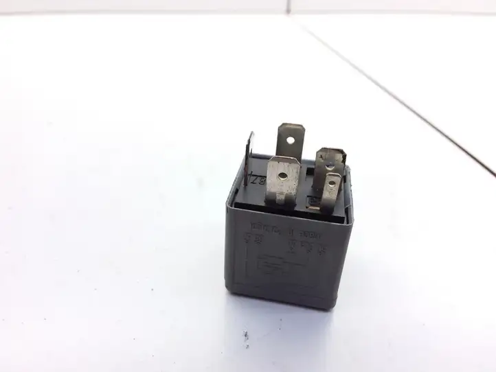 Audi A3/S3 8L (2000 - 2003)  1J0906381 Реле аварийных фонарей