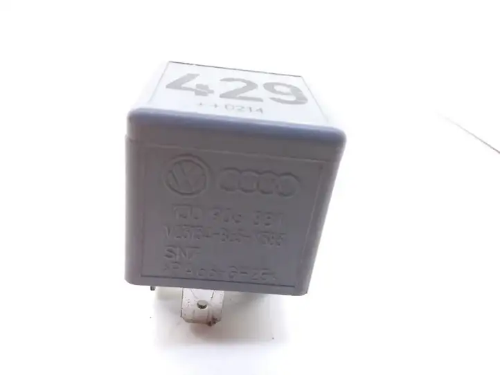 Audi A3/S3 8L (2000 - 2003)  1J0906381 Реле аварийных фонарей