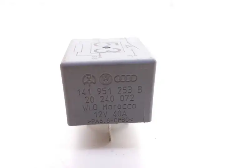 Audi A3/S3 8L (2000 - 2003) 20240072 Реле аварийных фонарей — фото 3
