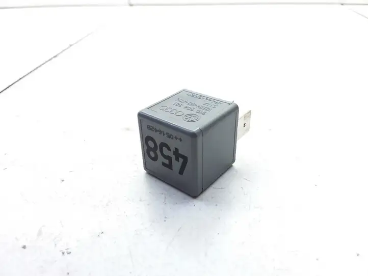 Volkswagen PASSAT B6 (2005 - 2010) 1K0906381 Реле аварийных фонарей — фото 2