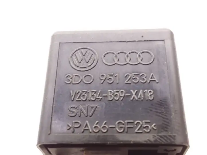 Volkswagen PASSAT B6 (2005 - 2010) 3D0951253A Реле аварийных фонарей — фото 3
