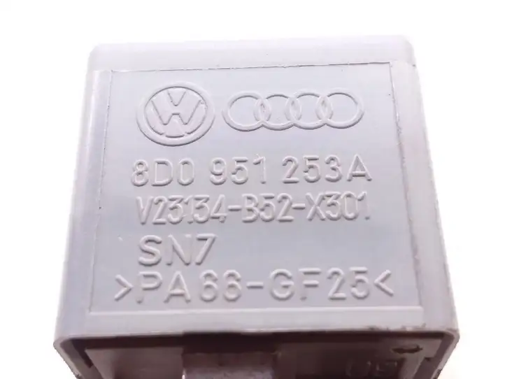 Volkswagen PASSAT B5.5 (2001 - 2005) V23134B52X301 Реле аварийных фонарей — фото 3