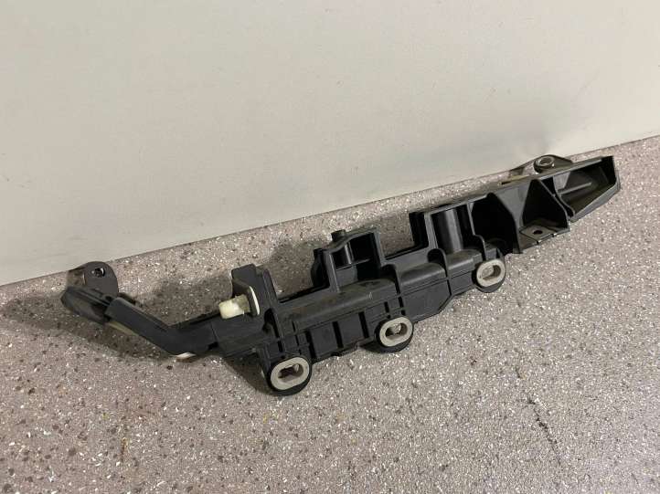 9334787 BMW 5 G30 G31 Kita variklio skyriaus detalė