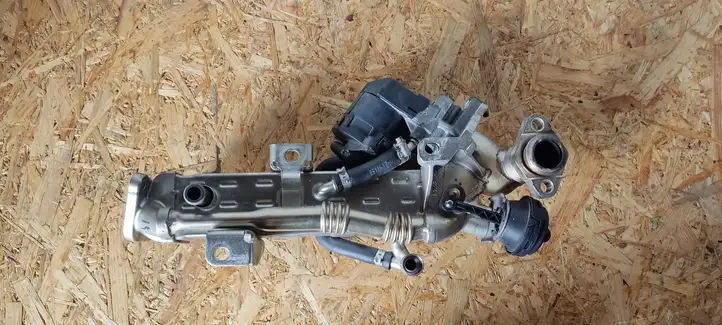 BMW 3 F30 F35 F31 (2012 - 2018) 8476993 Охладитель клапана EGR — фото 6