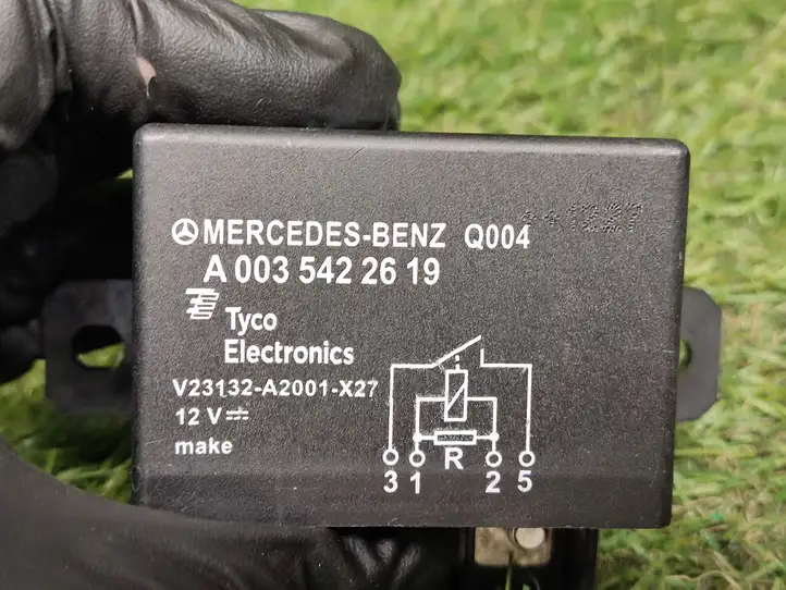 Mercedes-Benz C W204 (2007 - 2014) A0035422619 Реле аварийных фонарей — фото 4