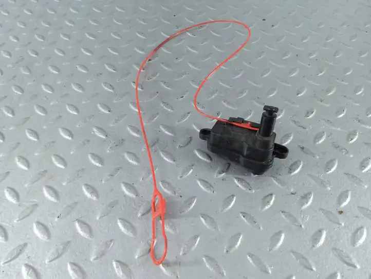 Audi A6 C7 (2011 - 2014) 4L0862153D Замок крышки топливного бака — фото 1