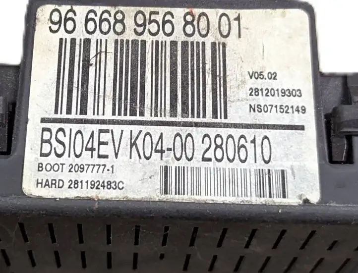 Citroen C4 (2008 - 2011) 966689568001 Блок предохранителей — фото 3