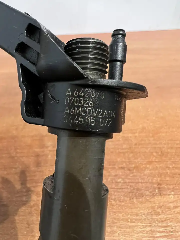 Mercedes-Benz R W251 (2005 - 2013) A642070 Форсунка — фото 3