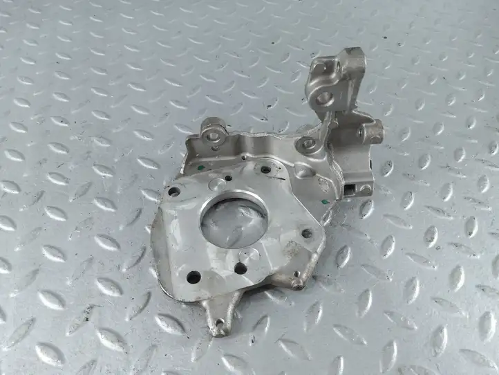 Toyota ProAce City (2016 - ) 9817304180 Кронштейн топливного насоса — фото 1