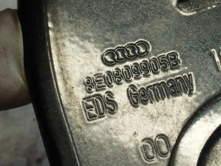 Audi A4 S4 B6 8E 8H (2000 - 2006) 8E0809905B Крышка топливного бака — фото 5