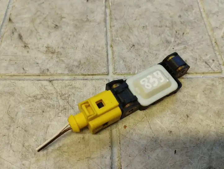 Audi A4 (2000 - 2006)  8E0959643D Датчик удара надувных подушек