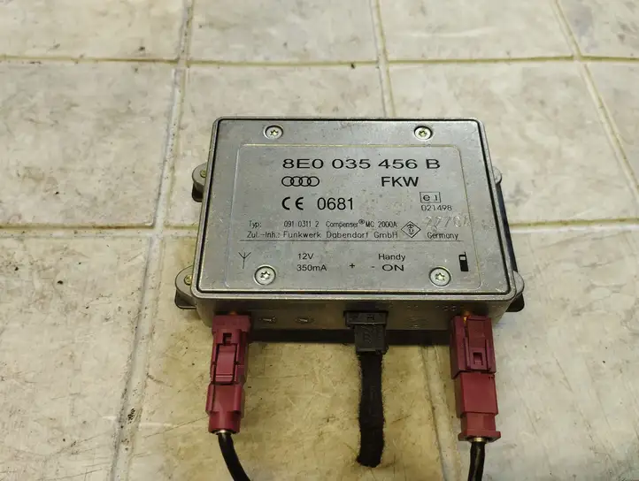 Audi A4 S4 B6 8E 8H (2000 - 2006) 8E0035456B Усилитель антенны — фото 1