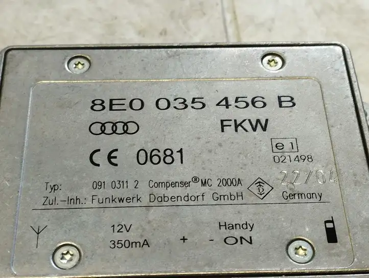 Audi A4 S4 B6 8E 8H (2000 - 2006) 8E0035456B Усилитель антенны — фото 2