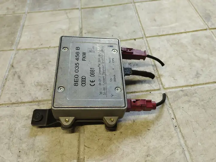 Audi A4 S4 B6 8E 8H (2000 - 2006) 8E0035456B Усилитель антенны — фото 4