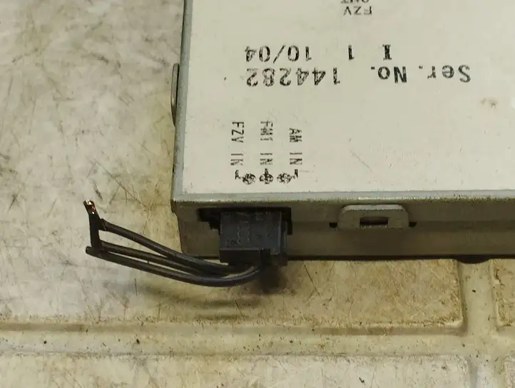 Audi A4 (2000 - 2006)  8E9035225P Усилитель антенны