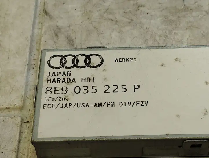 Audi A4 (2000 - 2006)  8E9035225P Усилитель антенны