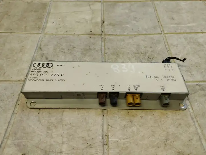 Audi A4 (2000 - 2006)  8E9035225P Усилитель антенны