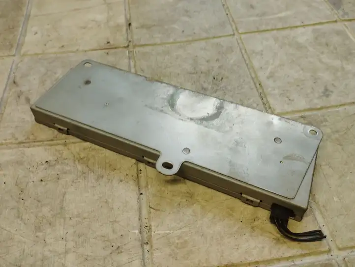 Audi A4 (2000 - 2006)  8E9035225P Усилитель антенны