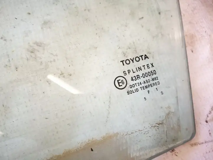 Toyota Avensis T220 (2000 - 2003) Стекло передней двери — фото 2