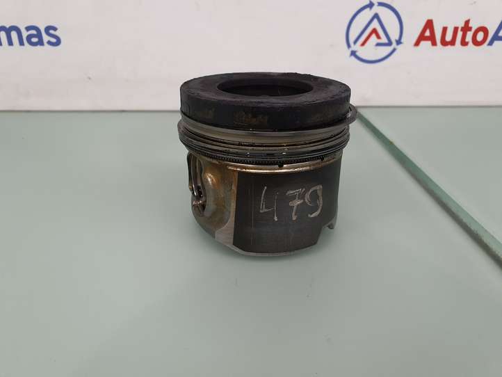 BMW 5 F10 F11 (2009 - 2016)  11257812585 Поршень (поршни)