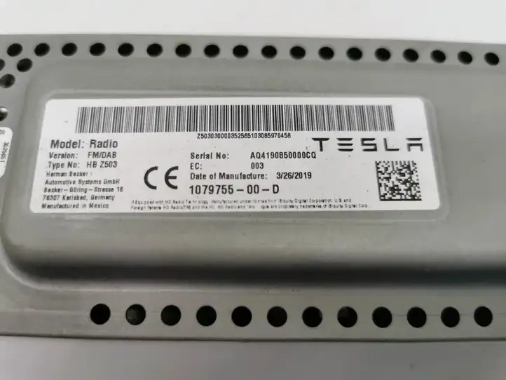 Tesla Model 3 (2017 - 2023) 1079755-00-D Прочие блоки управления — фото 3