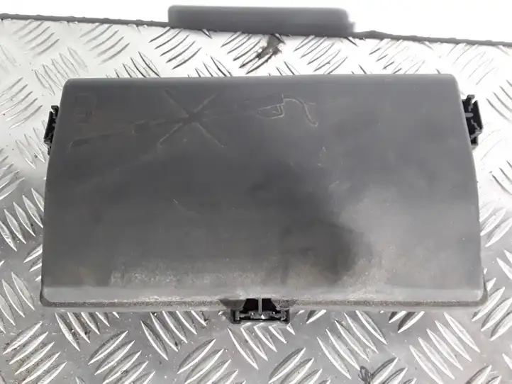 Opel Insignia A (2008 - 2017)  13222784 Крышка ящика предохранителей