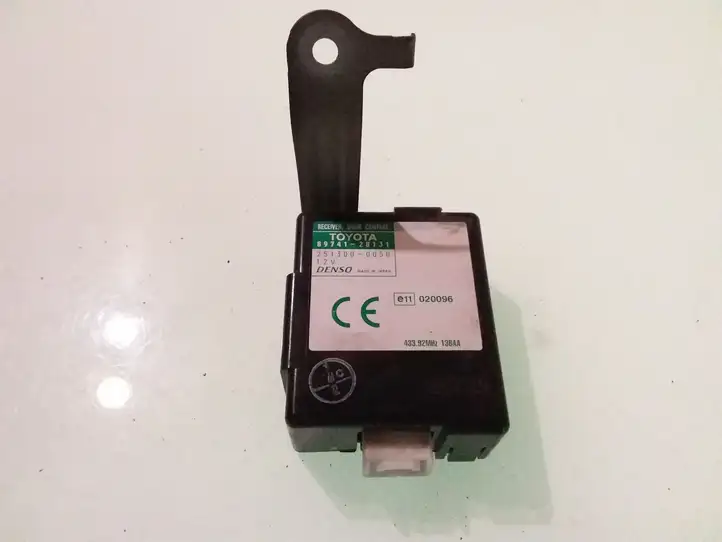 Toyota Previa (XR30, XR40) II (2000 - 2006)  8974128131 Блок управления центрального замка